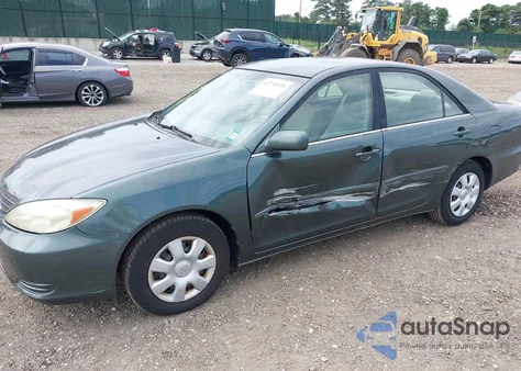 2003 Toyota Camry Le z USA, uszkodzony, nr VIN 4T1BE32K03U227823